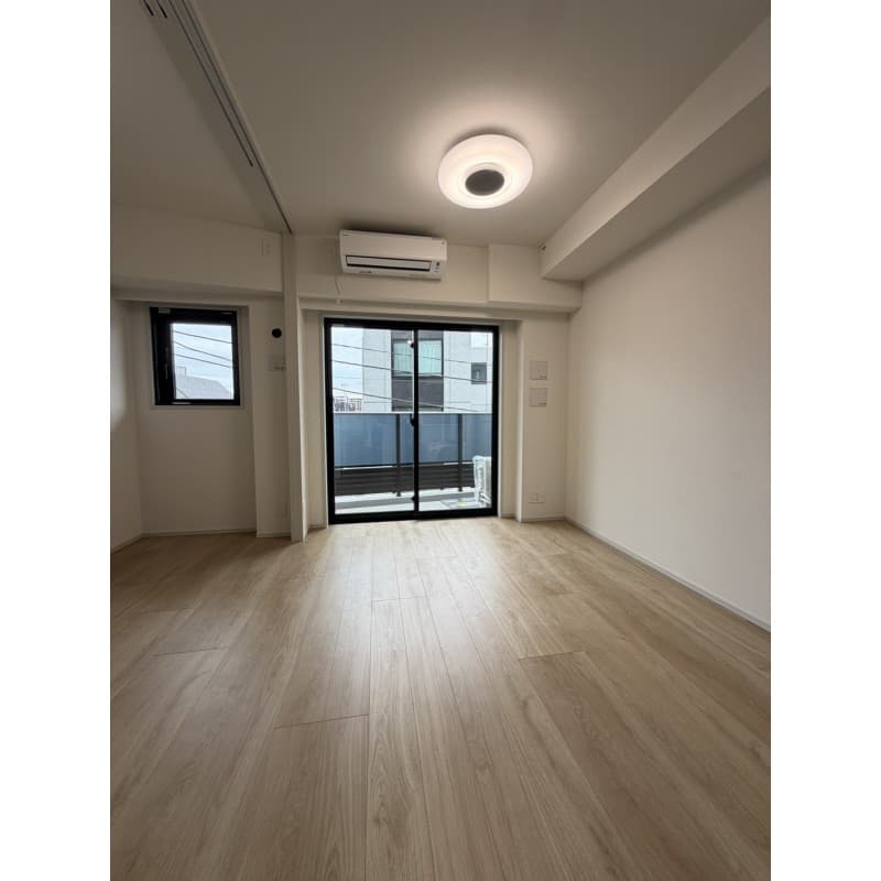 Room image 8