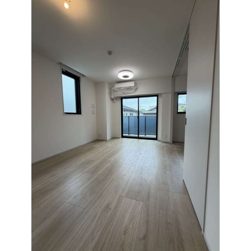 Room image 8