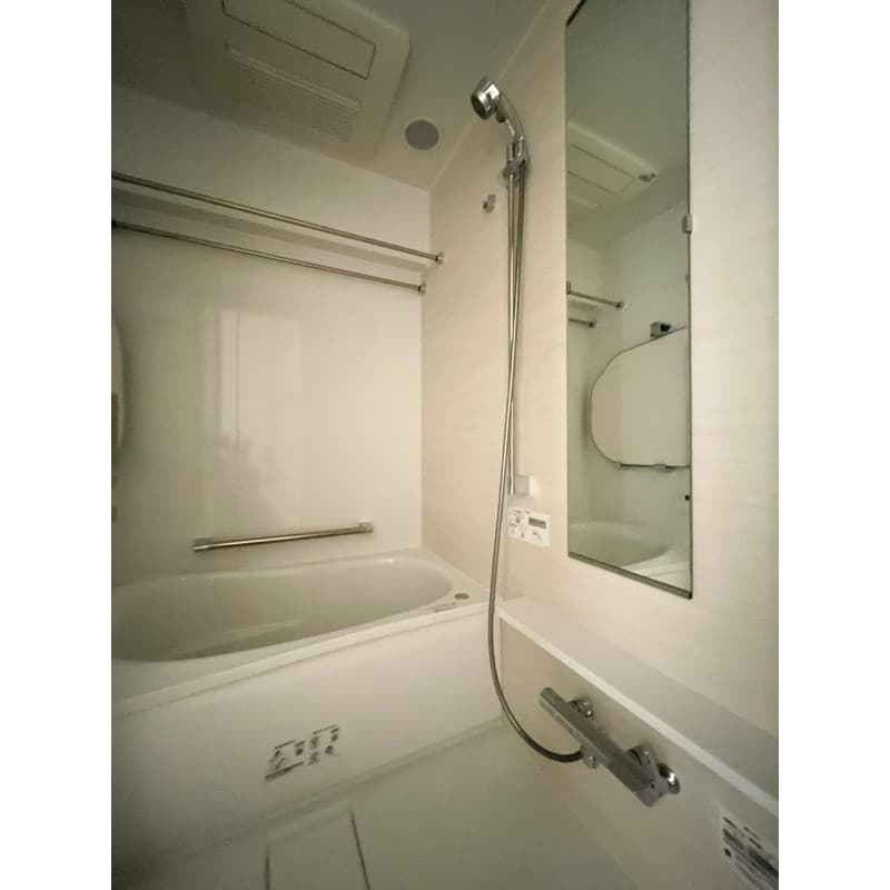 Room image 9