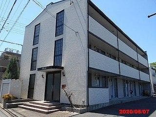 Main exterior of leopalace Shinwa