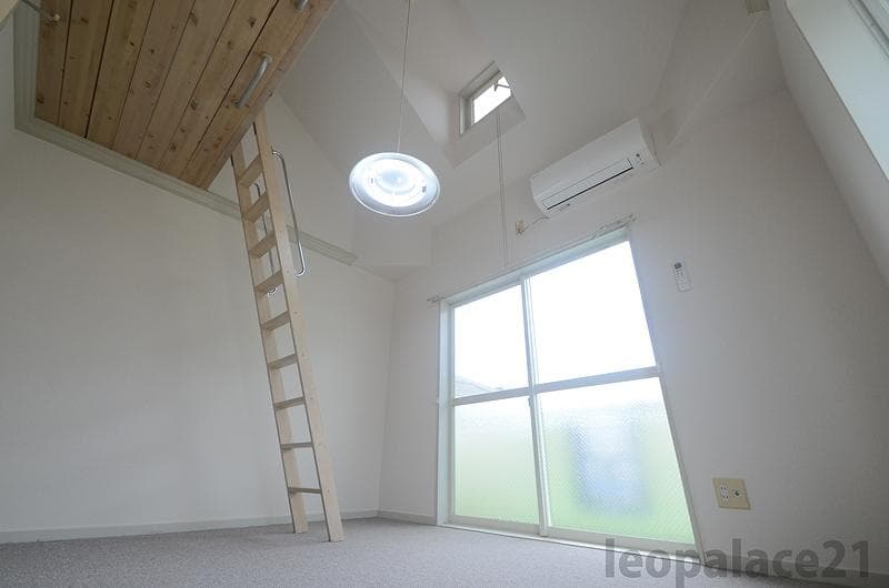 Room image 13