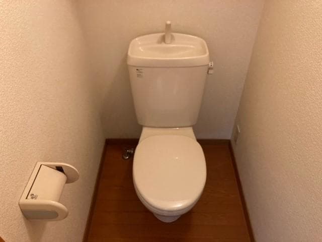 Room image 9