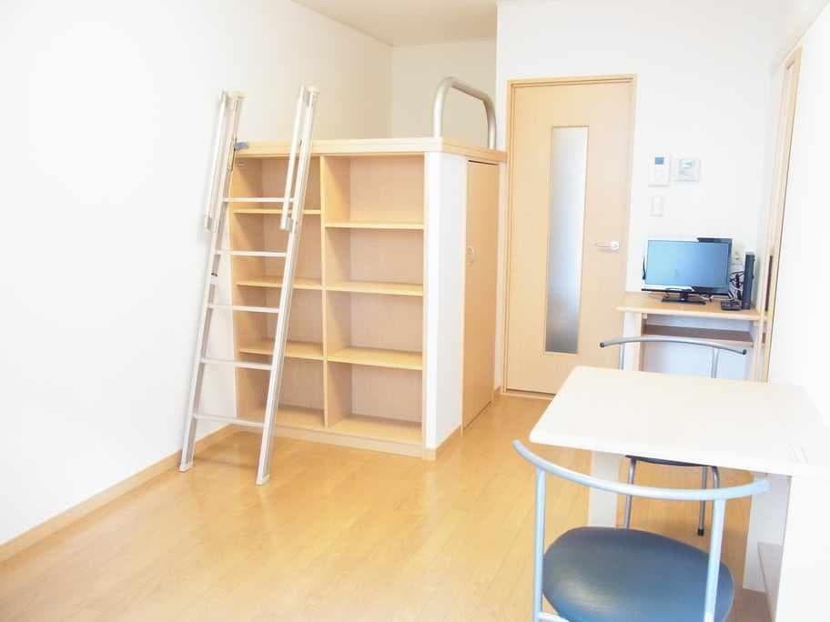 Room image 8