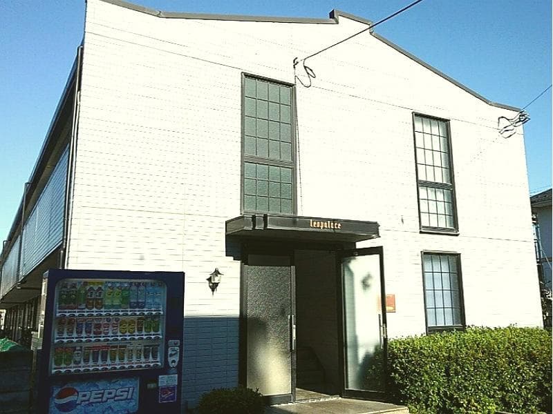 Main exterior of leopalace Haneori