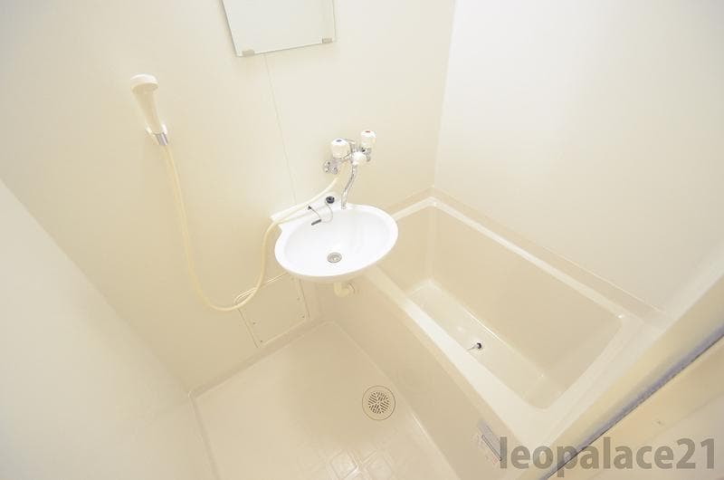 Room image 9