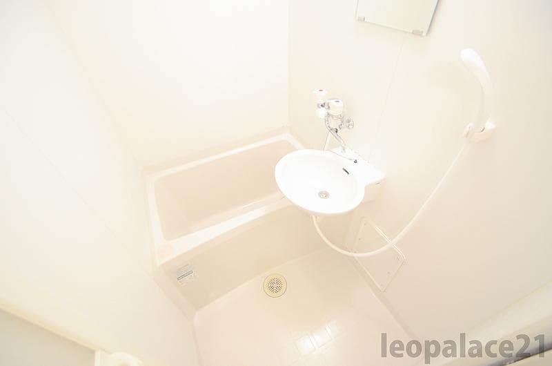 Room image 12