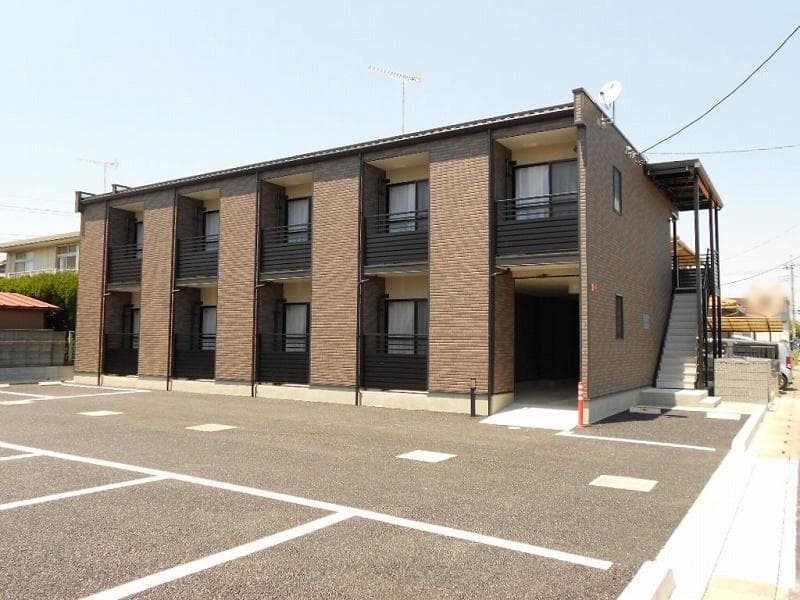 Main exterior of LEONEXT Amur Hanyu