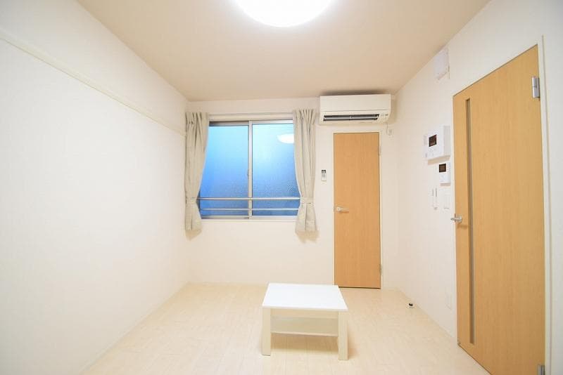 Room image 8