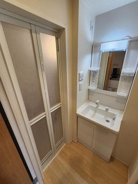 Room image 8