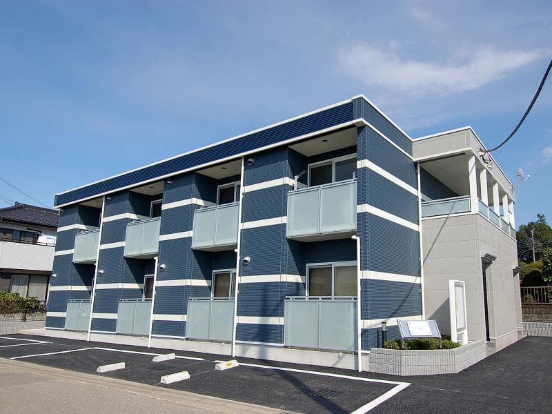 Main exterior of LEONEXT Coupure