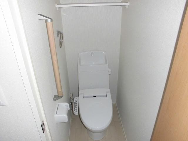 Room image 8