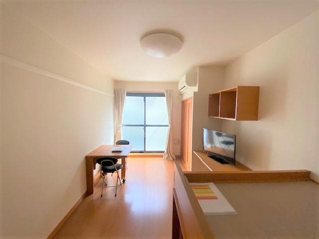 Room image 8