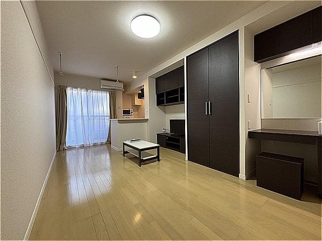 Preview interior of LEONEXT Sakurai