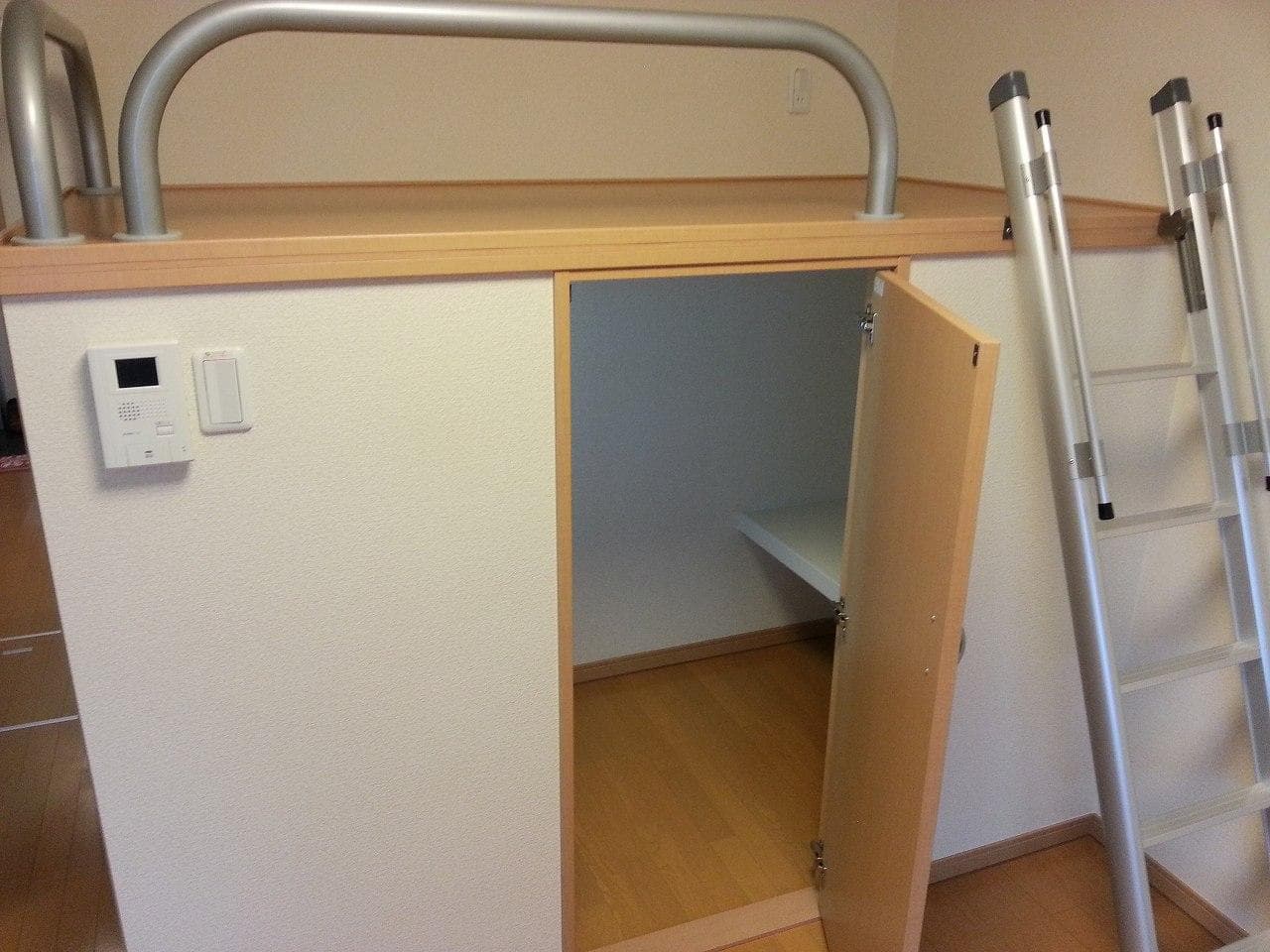 Preview interior of LEONEXT Chocolat