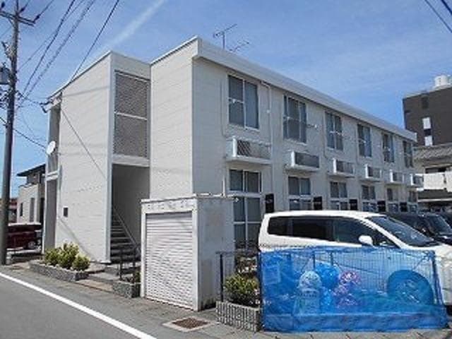 Main exterior of leopalace Genji