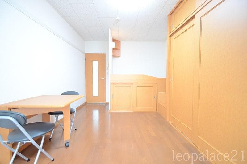 Room image 8