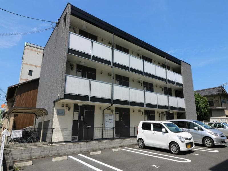 Main exterior of leopalace Bandaibashi