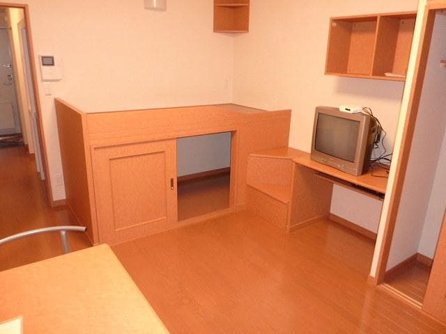 Room image 8