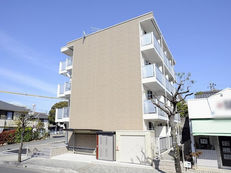 Main exterior of leopalace Inabayama Hikohachi