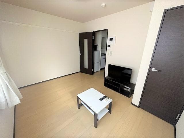 Room image 12