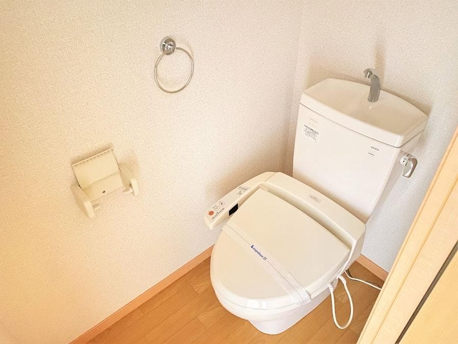 Room image 8