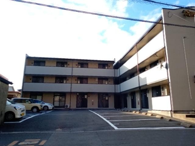 Main exterior of leopalace La Foret Futsukaichi