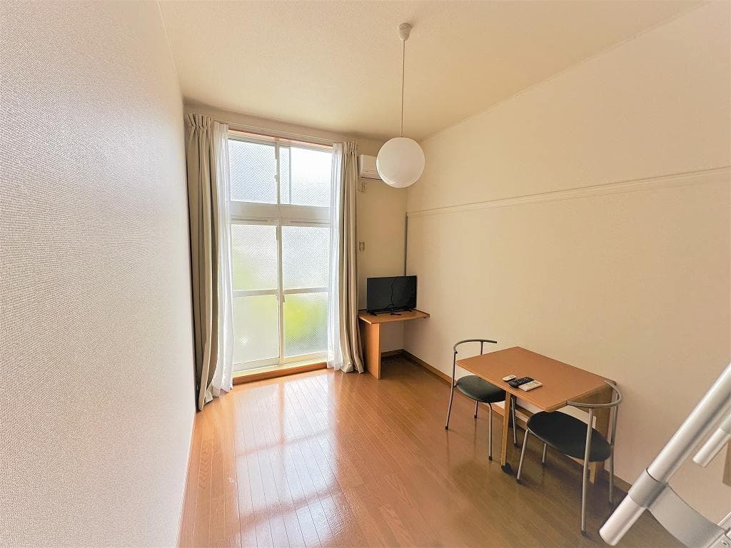 Room image 8