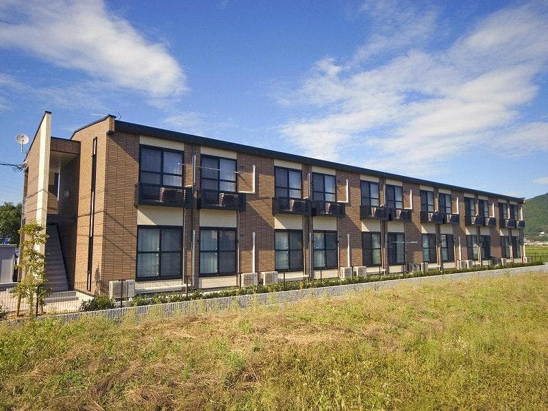 Main exterior of leopalace Seichi