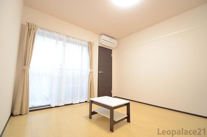 Preview interior of CLEINO Mikami