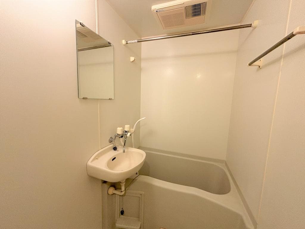 Room image 10