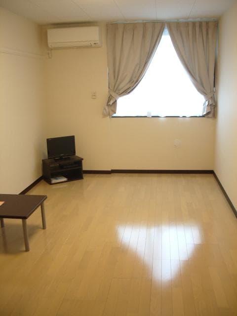 Room image 11