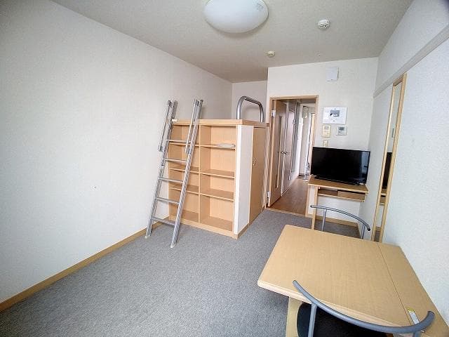 Room image 8