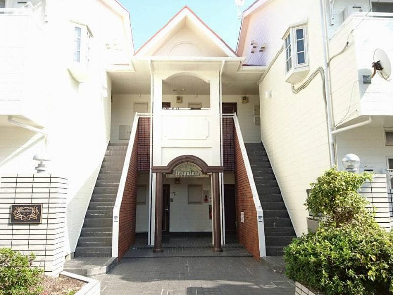 Main exterior of leopalace Matsuda