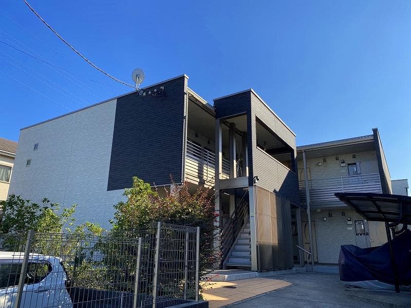 Main exterior of CLEINO First Higashihara