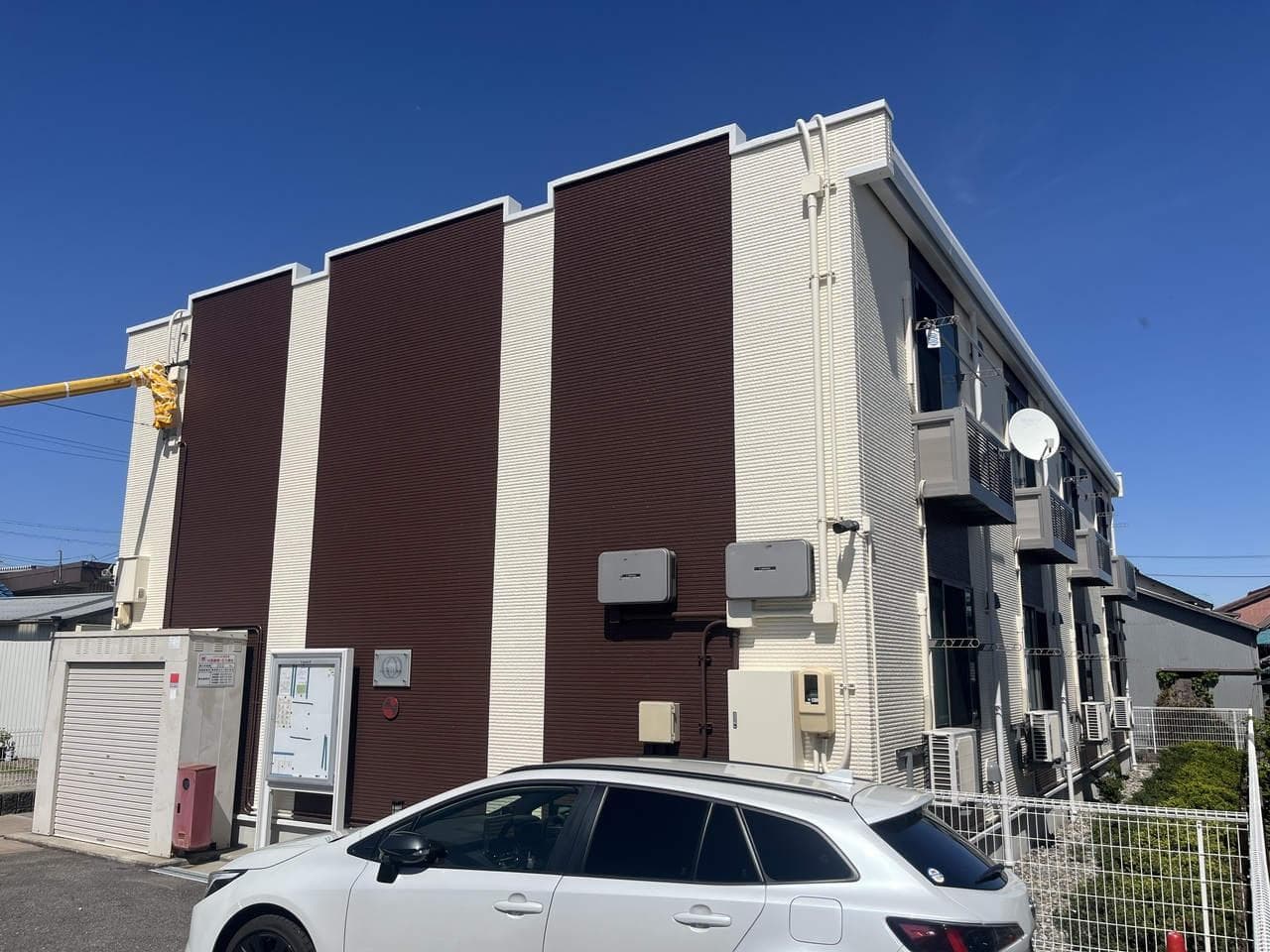 Main exterior of LEONEXT Riverside Meiwa