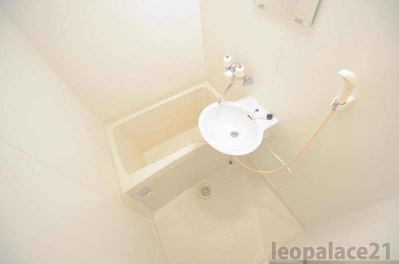 Room image 9