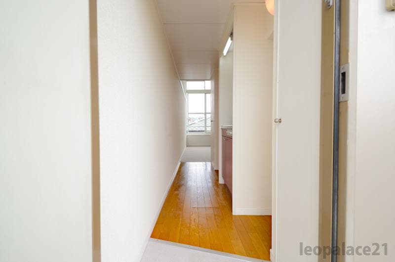 Room image 12