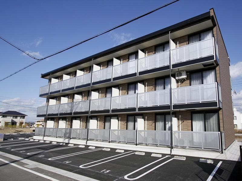Main exterior of leopalace Sherpa Nisshin