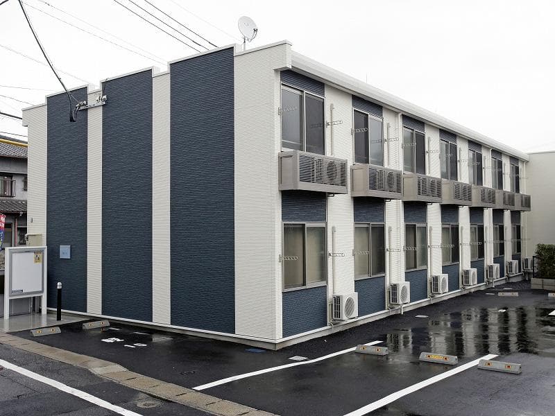 Main exterior of LEONEXT Shinsei II
