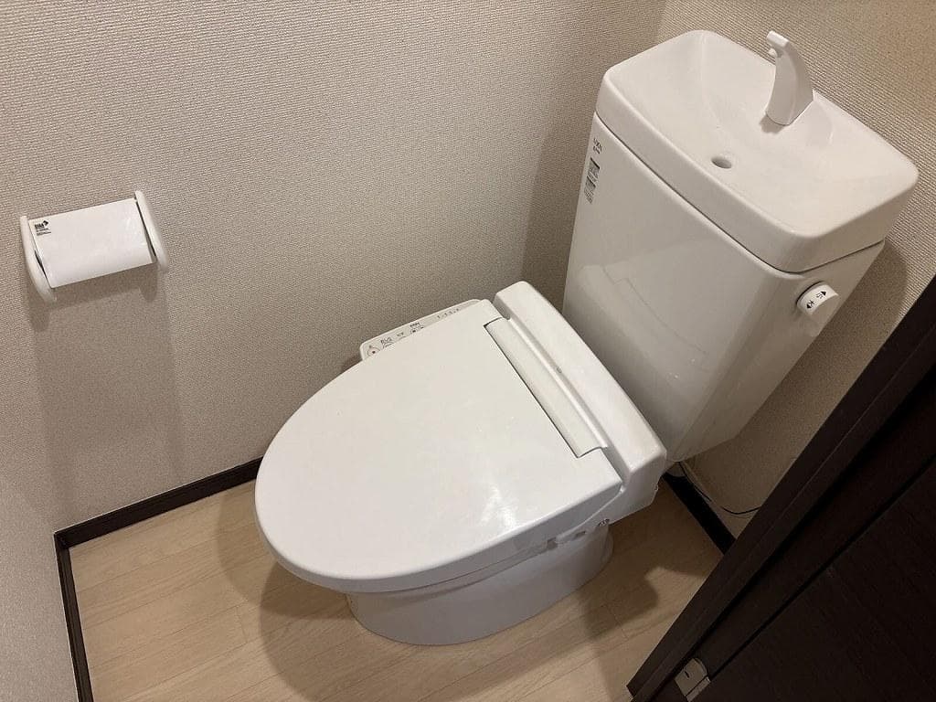 Room image 8