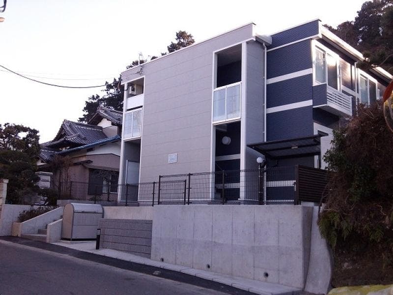 Main exterior of LEONEXT Sunsale