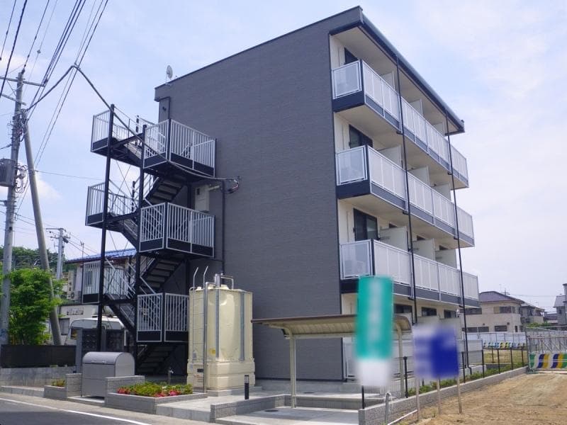 Main exterior of leopalace Cressia Sakumachi