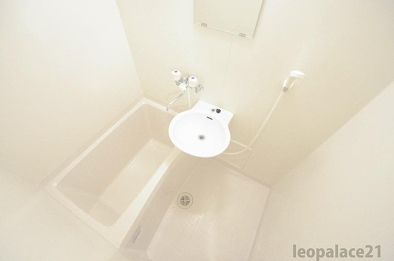 Room image 10