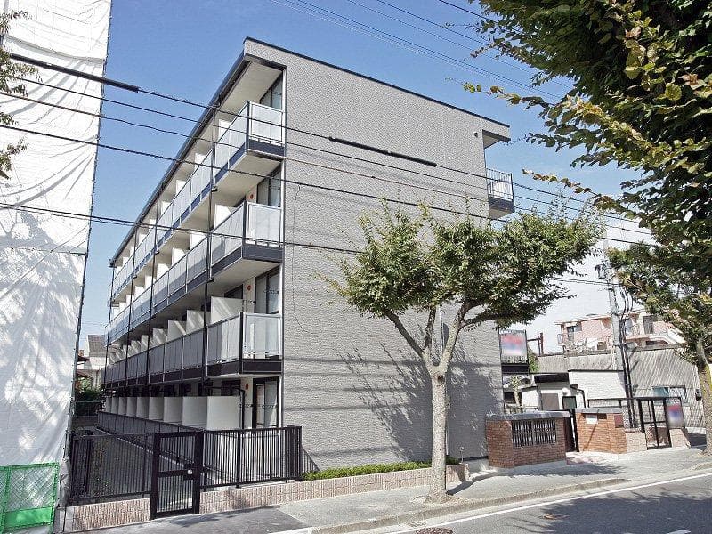 Main exterior of leopalace Sky Wings Hakozaki