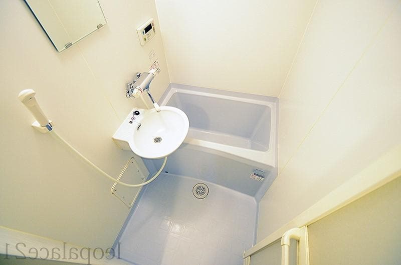 Room image 9
