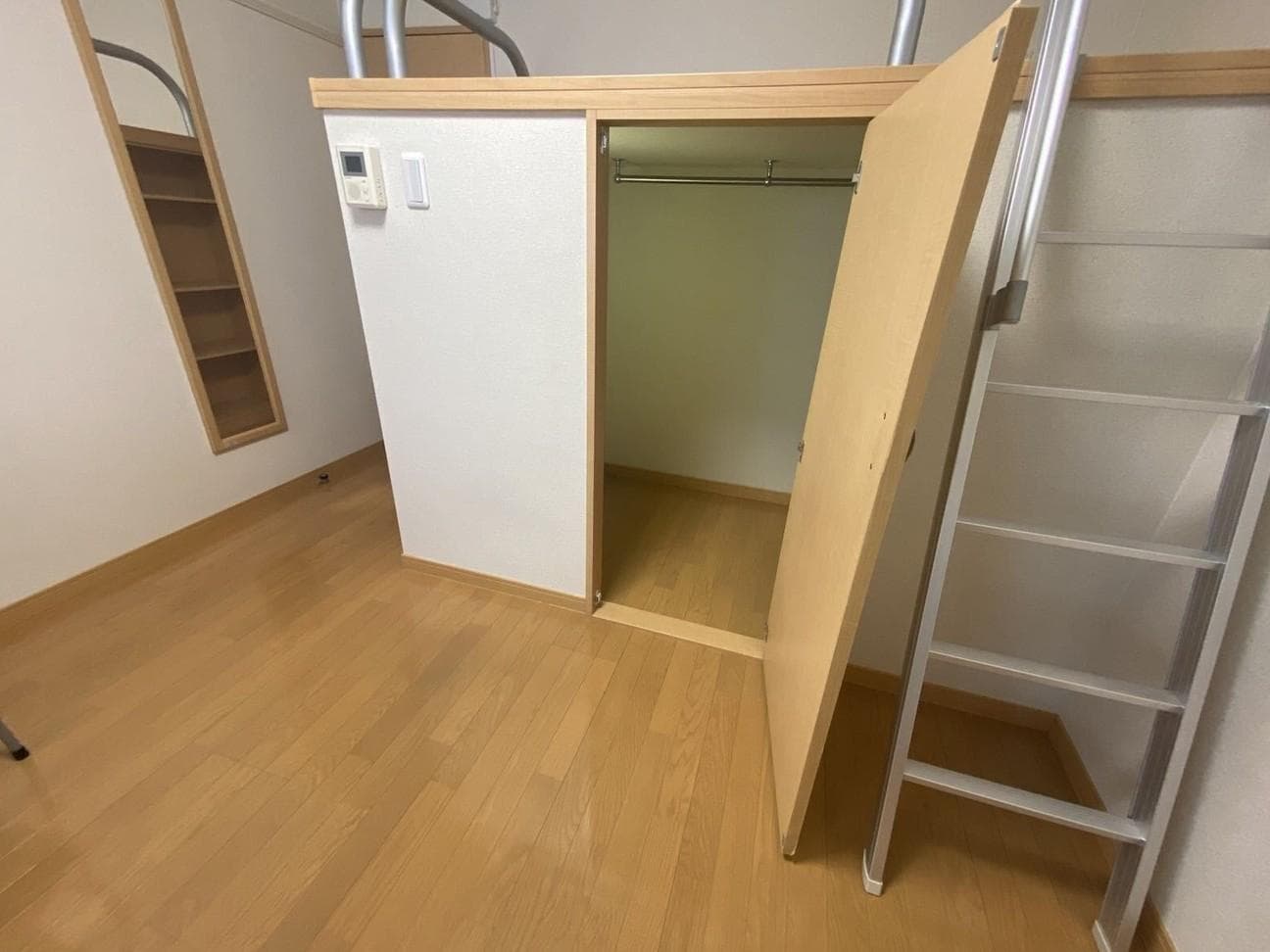 Room image 11