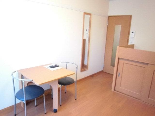 Room image 8