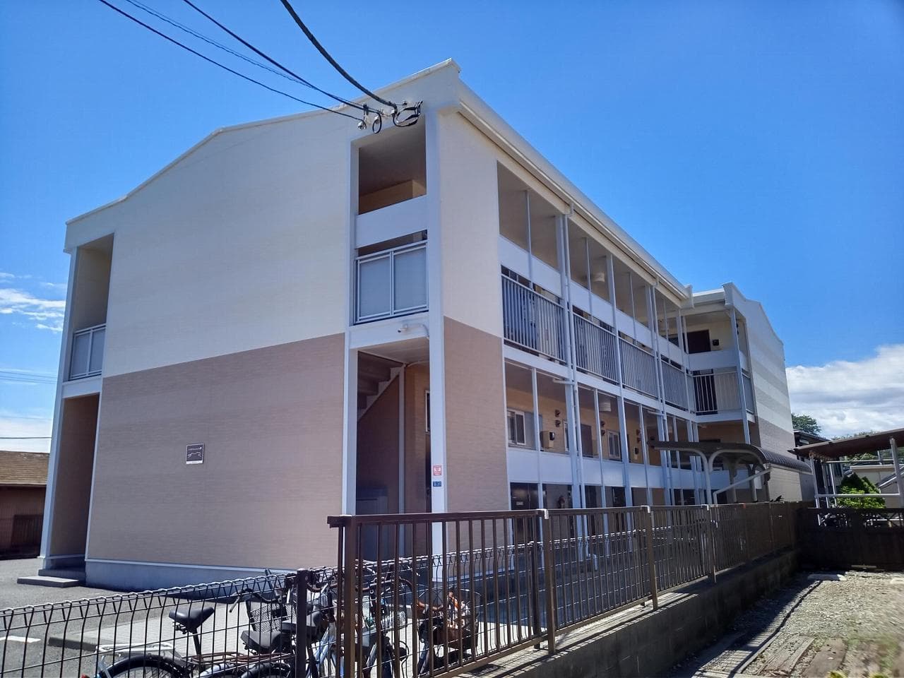 Main exterior of leopalace FOLK