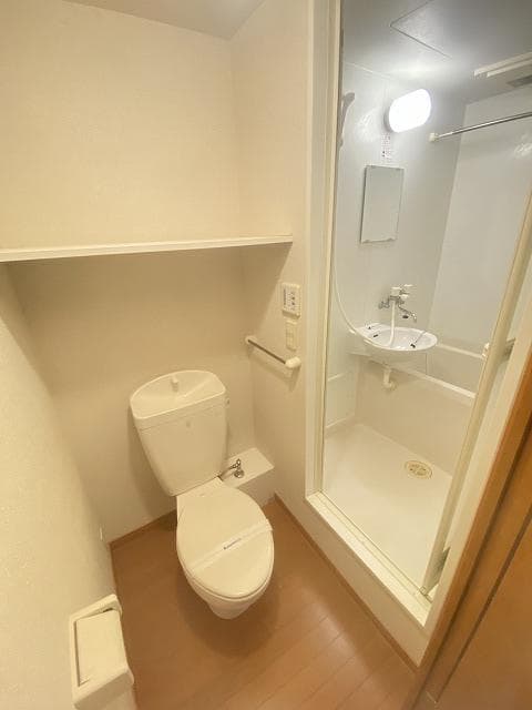 Room image 9