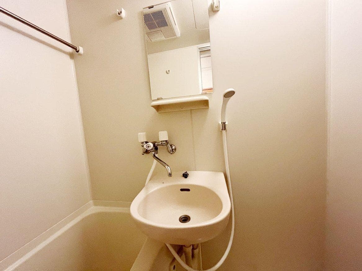 Room image 8